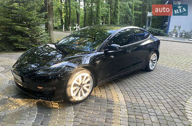 Седан Tesla Model 3 2022 в 