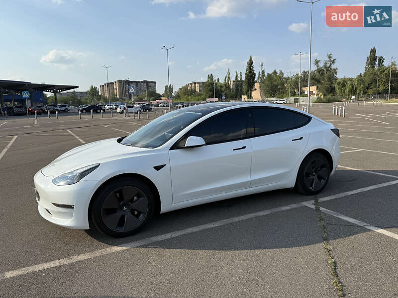 Седан Tesla Model 3 2023 в Кривому Розі