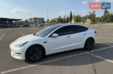 Седан Tesla Model 3 2023 в 
