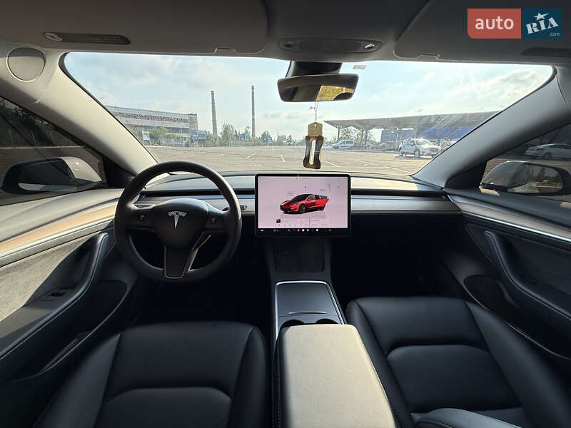 Седан Tesla Model 3 2023 в Кривому Розі