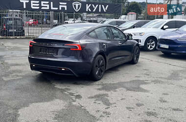 Седан Tesla Model 3 2024 в 