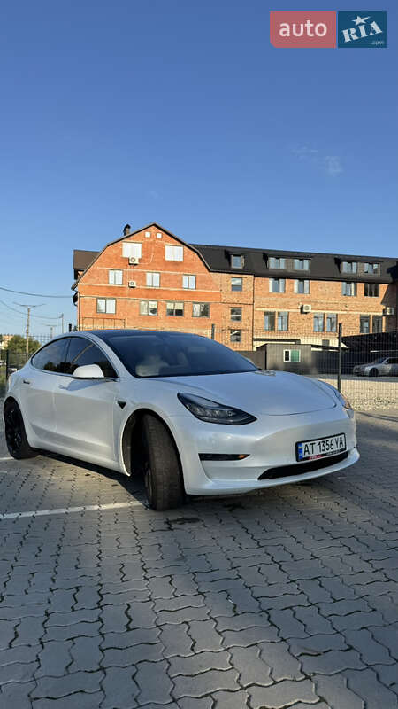 Седан Tesla Model 3 2020 в Ивано-Франковске