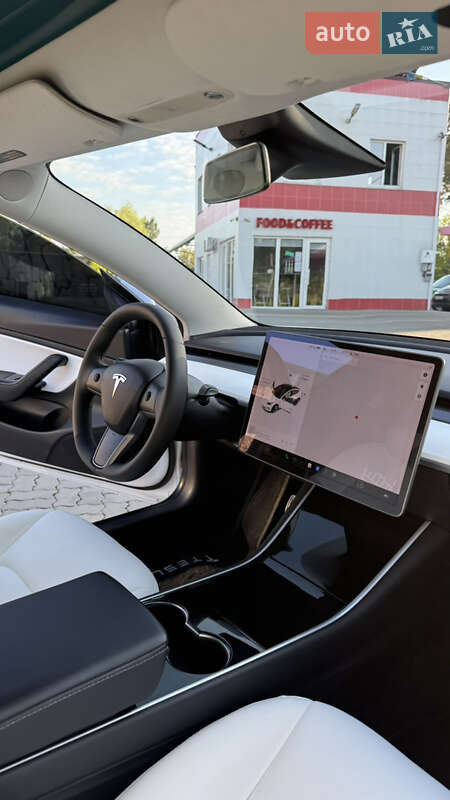 Седан Tesla Model 3 2020 в Ивано-Франковске