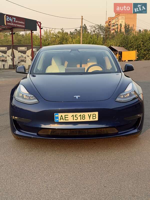 Седан Tesla Model 3 2021 в Кривом Роге