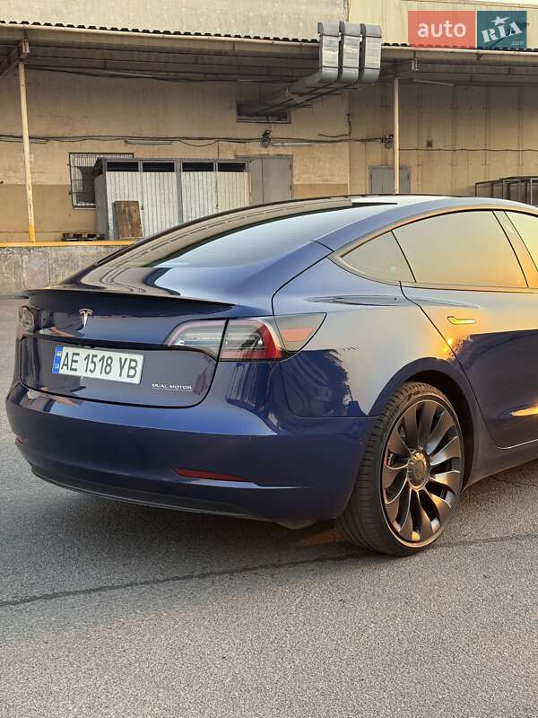 Седан Tesla Model 3 2021 в Кривом Роге