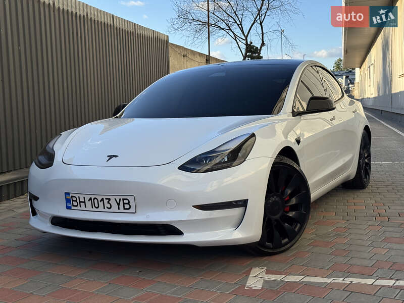 Седан Tesla Model 3 2021 в 