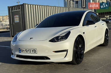Седан Tesla Model 3 2021 в 