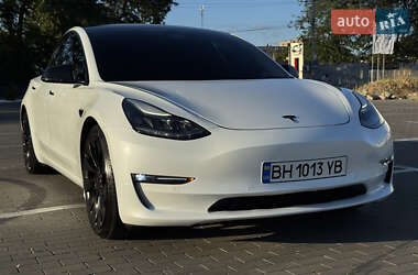Седан Tesla Model 3 2021 в 
