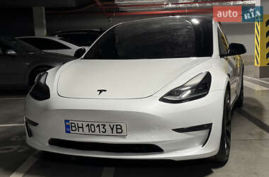 Седан Tesla Model 3 2021 в 