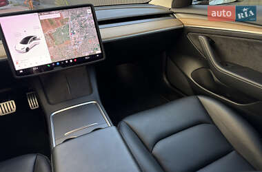 Седан Tesla Model 3 2021 в 