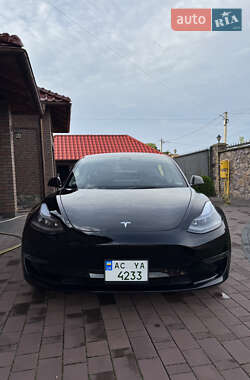Седан Tesla Model 3 2022 в 