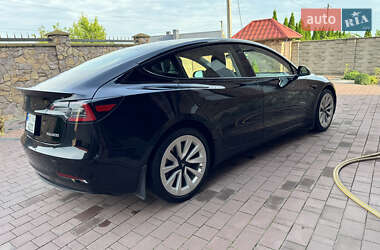 Седан Tesla Model 3 2022 в 