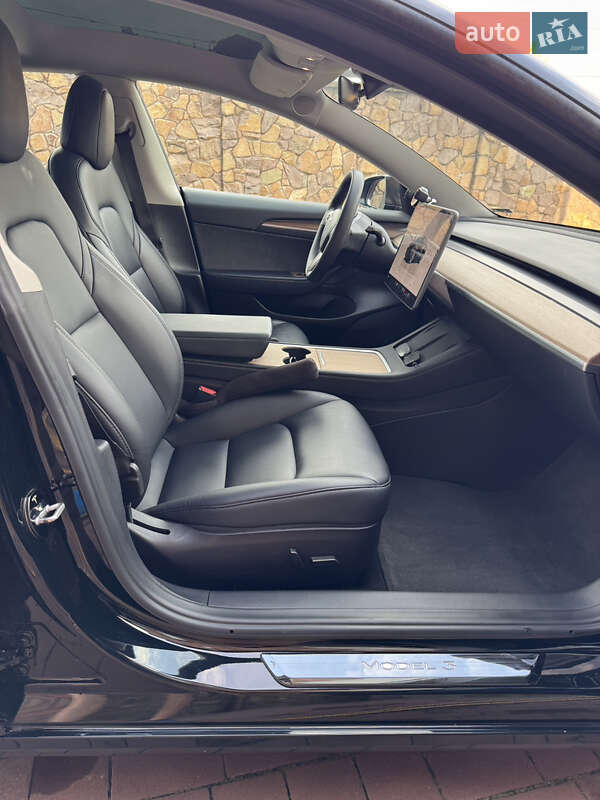 Седан Tesla Model 3 2022 в Луцке
