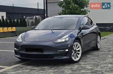 Седан Tesla Model 3 2022 в 