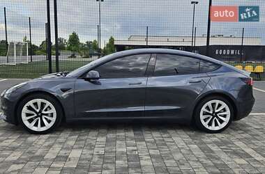 Седан Tesla Model 3 2022 в 