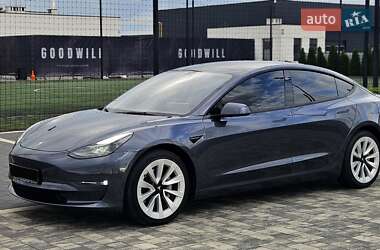 Седан Tesla Model 3 2022 в 