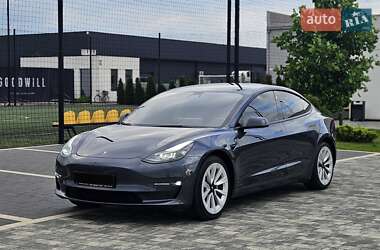 Седан Tesla Model 3 2022 в 