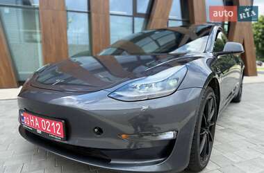 Седан Tesla Model 3 2022 в 