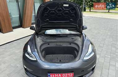Седан Tesla Model 3 2022 в 