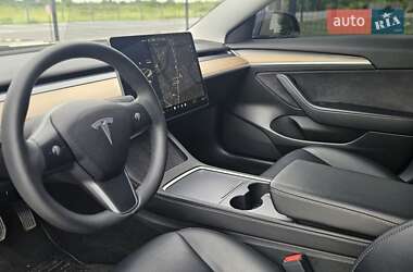 Седан Tesla Model 3 2022 в 