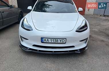 Седан Tesla Model 3 2021 в Киеве