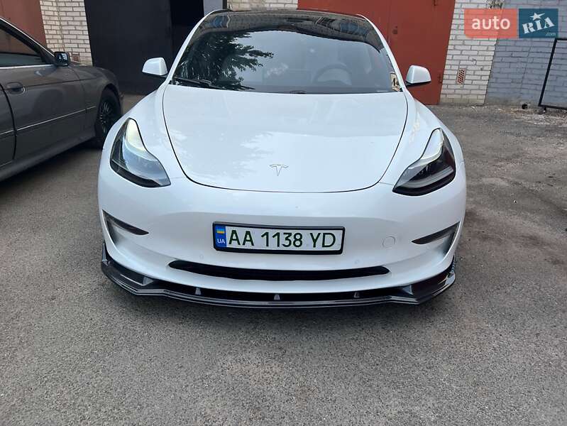 Седан Tesla Model 3 2021 в Киеве