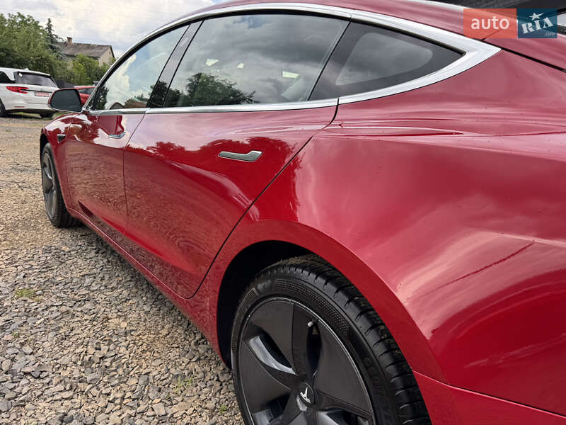 Седан Tesla Model 3 2018 в Луцке