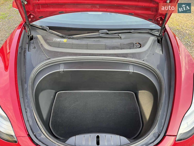 Седан Tesla Model 3 2018 в Луцке