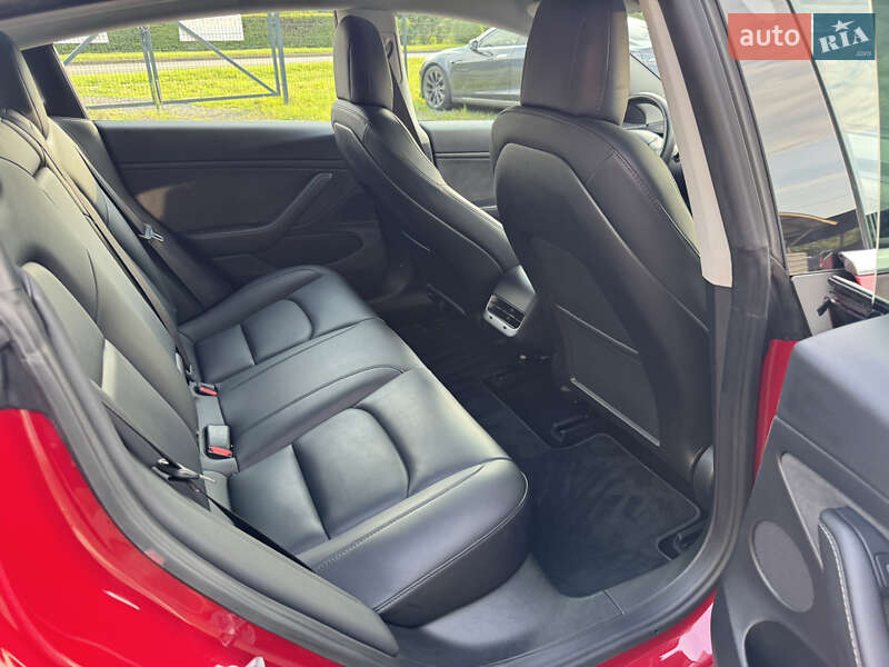 Седан Tesla Model 3 2018 в Луцке