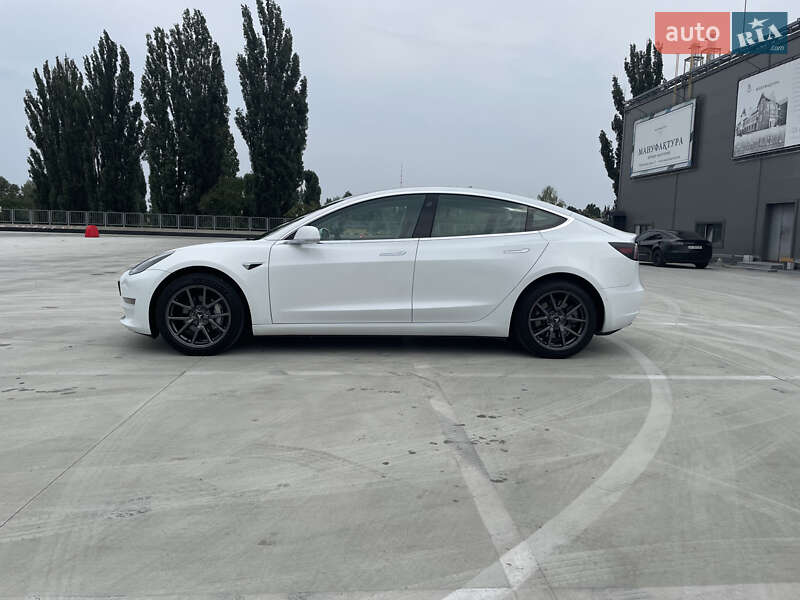 Седан Tesla Model 3 2019 в Киеве