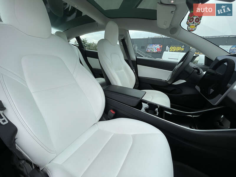 Седан Tesla Model 3 2019 в Киеве