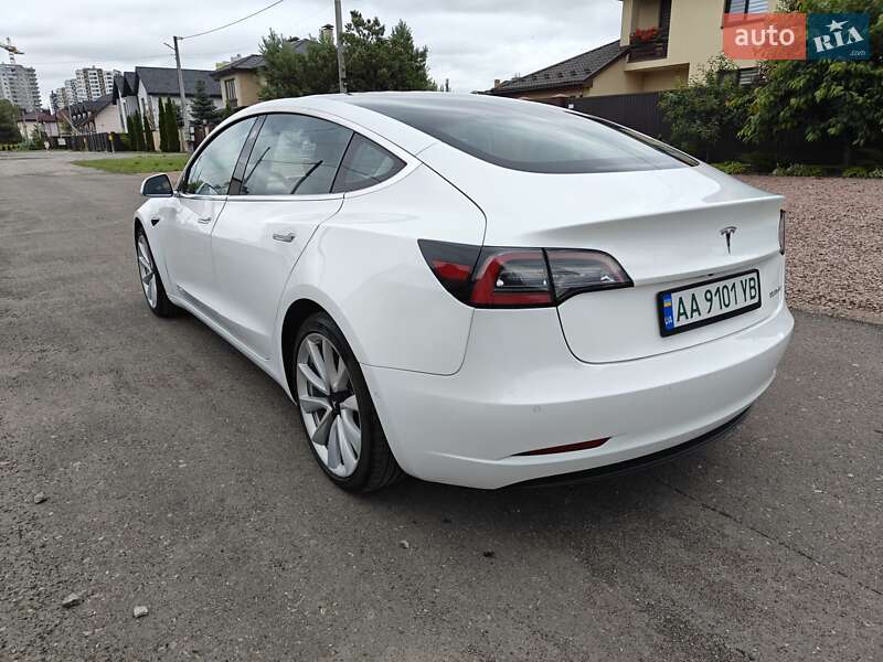 Седан Tesla Model 3 2019 в Броварах