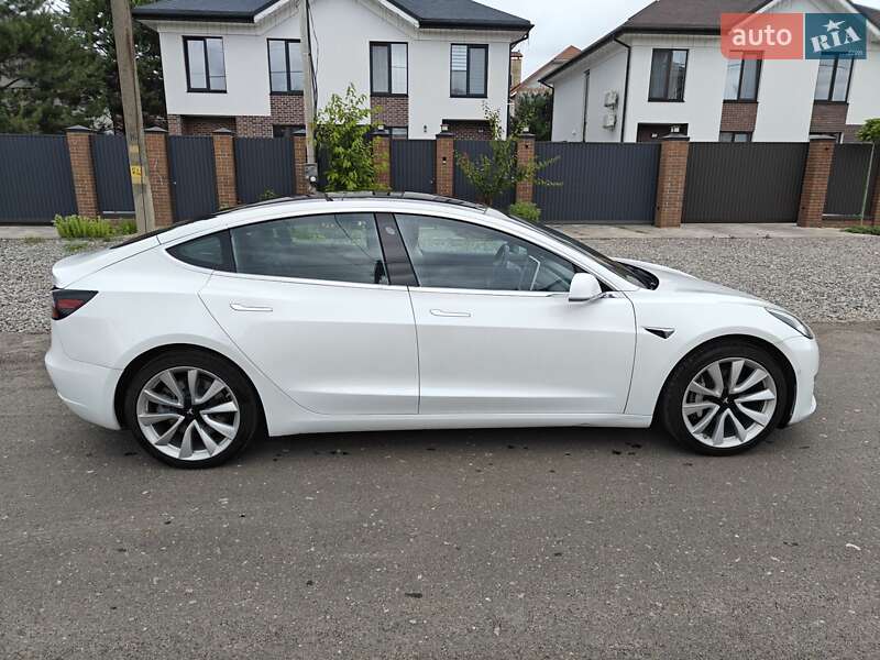 Седан Tesla Model 3 2019 в Броварах