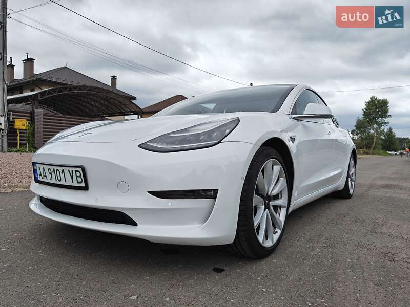 Седан Tesla Model 3 2019 в Броварах