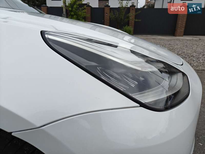 Седан Tesla Model 3 2019 в Броварах