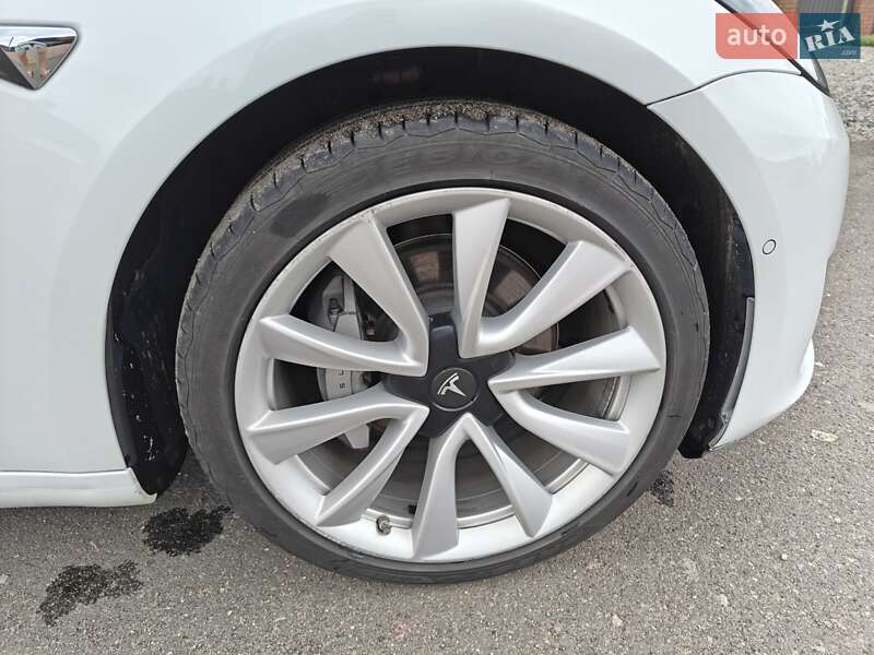Седан Tesla Model 3 2019 в Броварах