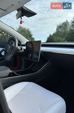 Седан Tesla Model 3 2018 в Києві