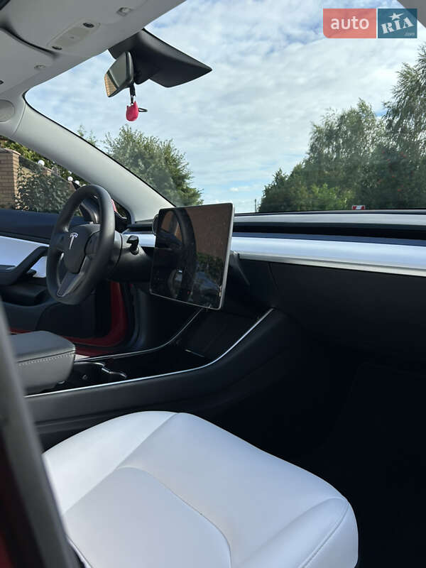 Седан Tesla Model 3 2018 в Киеве