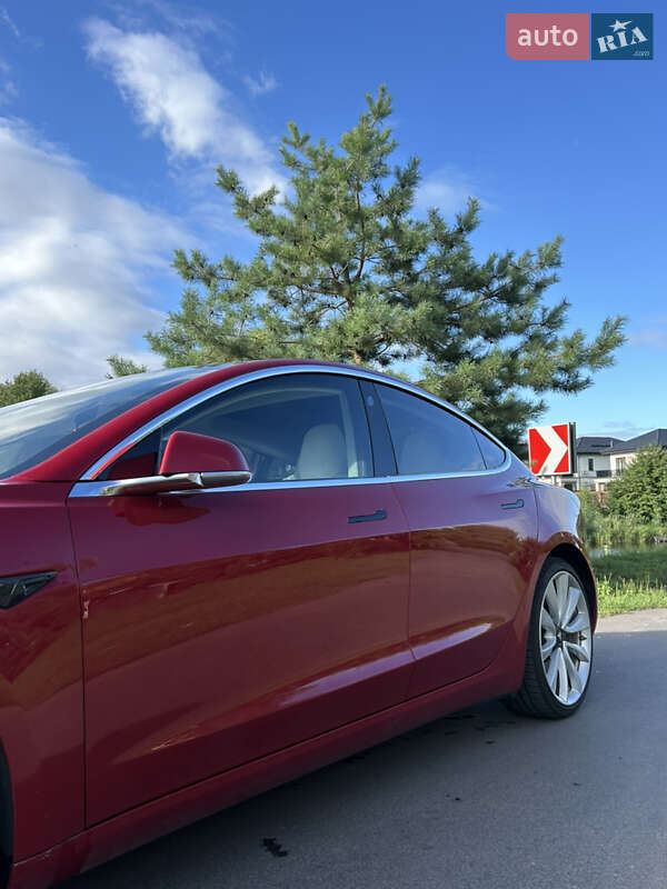 Седан Tesla Model 3 2018 в Киеве