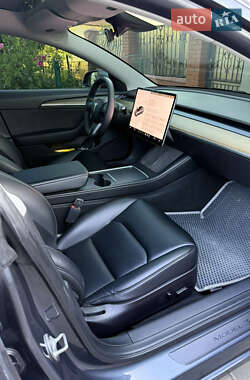 Седан Tesla Model 3 2021 в 