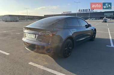 Седан Tesla Model 3 2021 в 