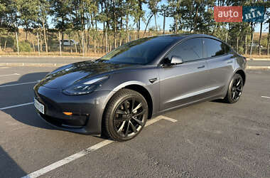Седан Tesla Model 3 2021 в 