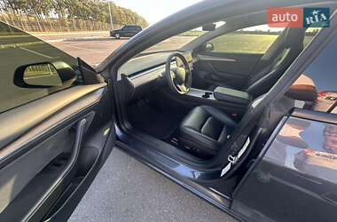 Седан Tesla Model 3 2021 в 