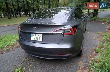 Седан Tesla Model 3 2023 в 