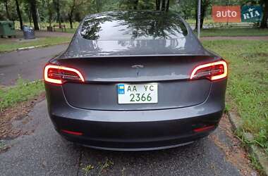 Седан Tesla Model 3 2023 в 