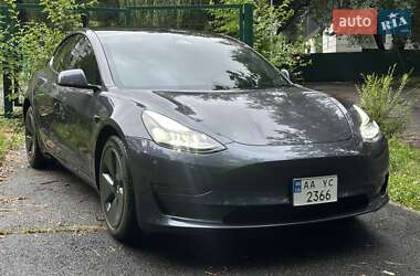 Седан Tesla Model 3 2023 в 