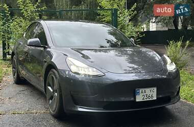 Седан Tesla Model 3 2023 в 
