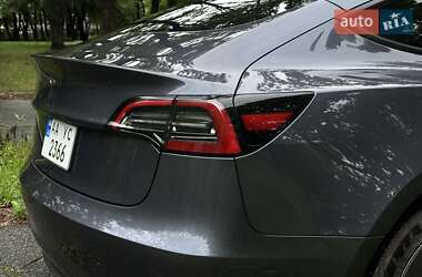 Седан Tesla Model 3 2023 в 