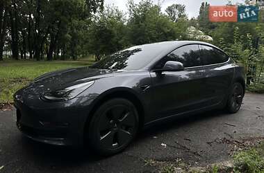 Седан Tesla Model 3 2023 в 