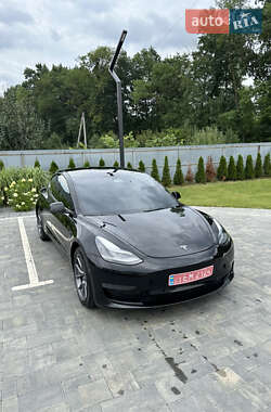 Седан Tesla Model 3 2022 в 